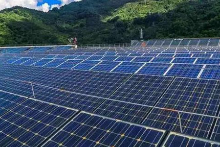 不同屋頂安裝太陽(yáng)能光伏電站的方法也不同